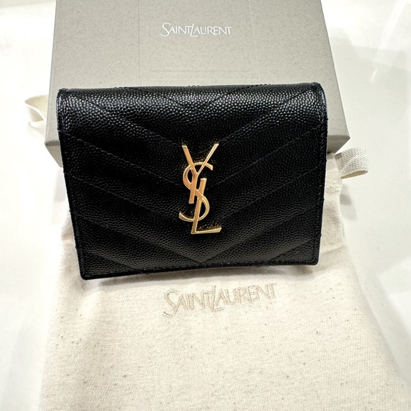 YSL CASSANDRE MATELASSÉ FLAP CARD CASE IN GRAIN DE POUDRE EMBOSSED LEATHER - Picture 4 of 6
